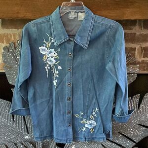 PASSPORTS Size S Ladies Embroidered Blue Denim Shirt/Jacket